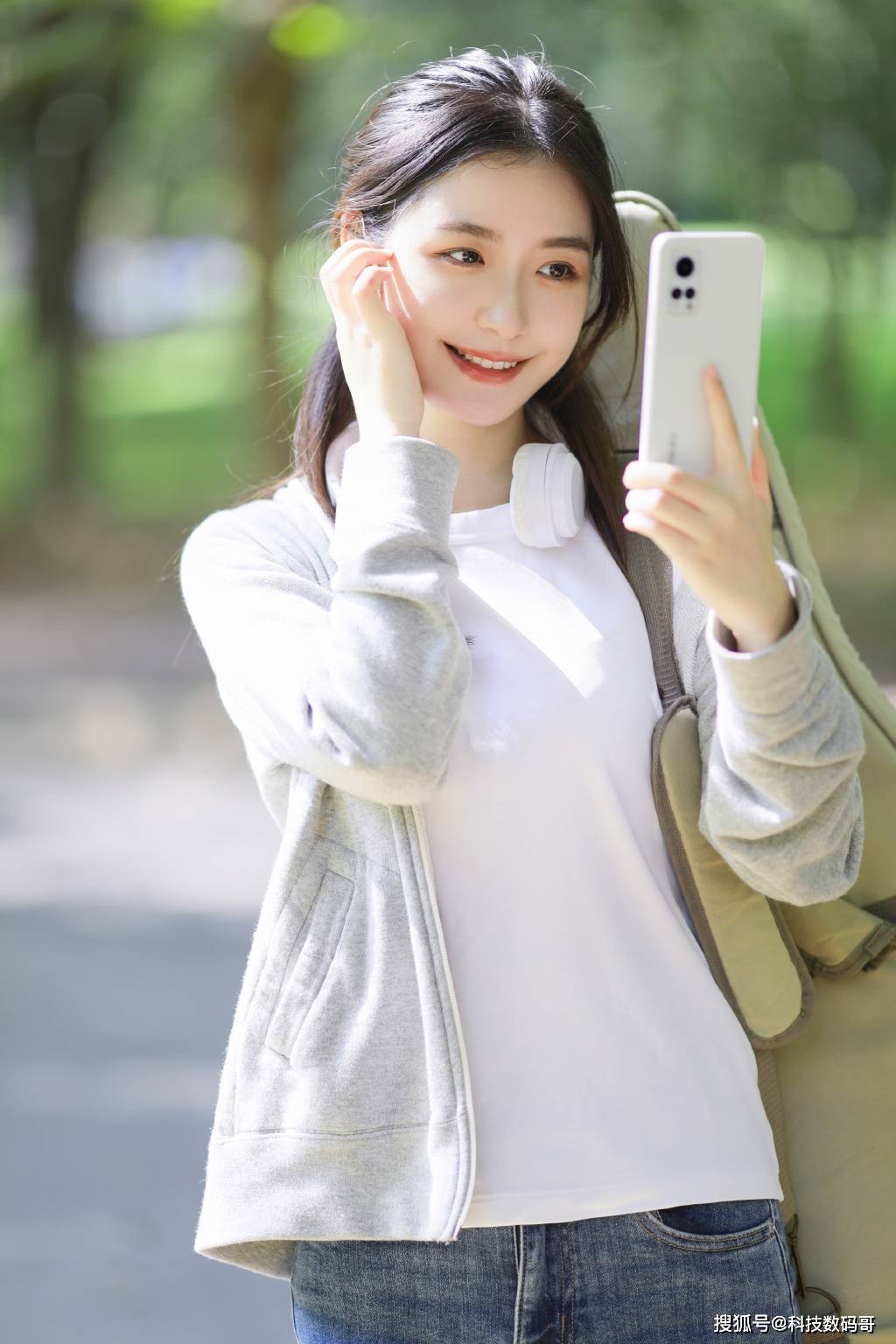 华为双屏幕手机推荐
:双十二期间骁龙870来到“白菜价”？魅族、红米、真我手机推荐！